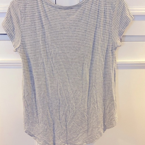 American eagle V-neck soft and sexy t-shirt! - Picture 2 of 3